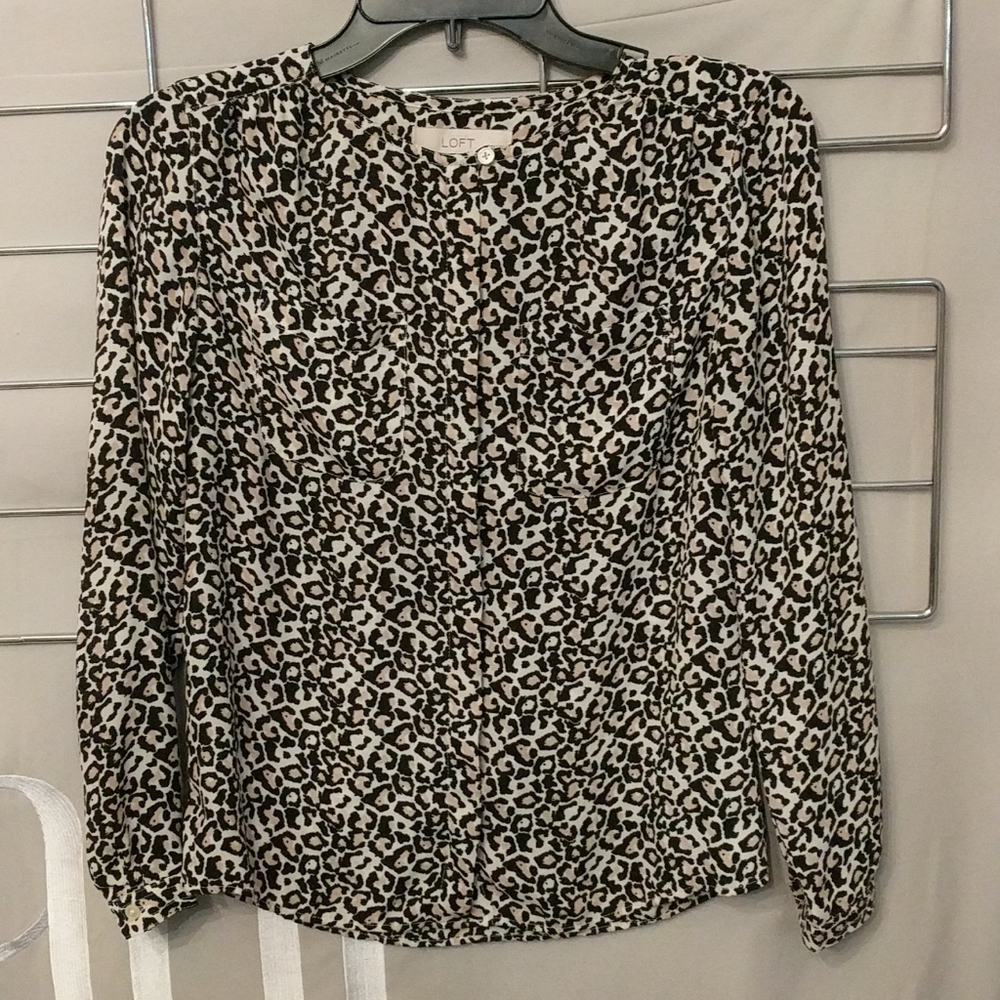 💚💚 LOFT petite xs Blouse Leopard